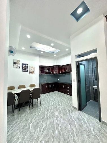 Kẹt tiền bán gấp nhà Sư Vạn Hạnh. Phường 12. Quận 10. Giá 4 tỷ 690.