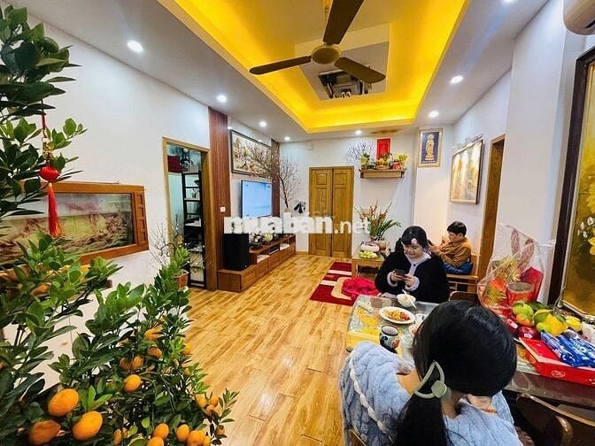 Cho thuê căn góc 85m2: 3 pn hướng Đông Nam, Nguyễn Chánh, Cầu Giấy