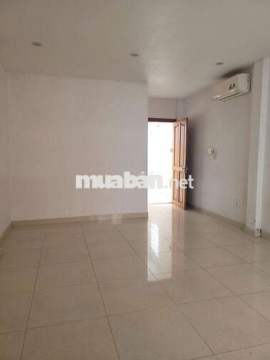 Cho thuê nhà hxh An Nhơn rộng, thoáng, sát mặt tiền Nguyễn Oanh