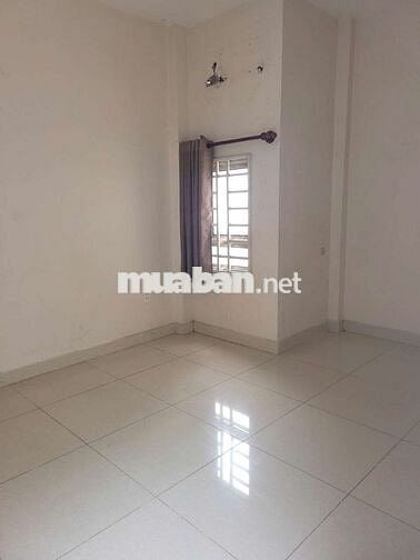 Cho thuê nhà hxh An Nhơn rộng, thoáng, sát mặt tiền Nguyễn Oanh