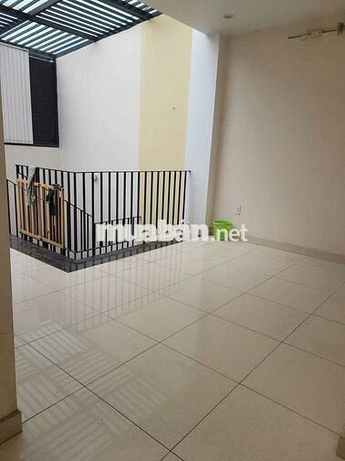 Cho thuê nhà hxh An Nhơn rộng, thoáng, sát mặt tiền Nguyễn Oanh