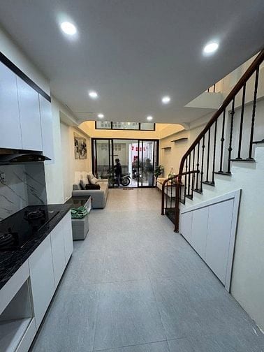 BÁN NHÀ 5 TẦNG – 36M² – 1 PHÚT RA HỒ TÂY LỘNG GIÓ