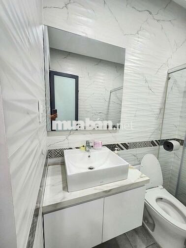 CHO THUỂ TÒA NHÀ LÀM VP/CTY QL 13 CŨ CÓ THANG MÁY