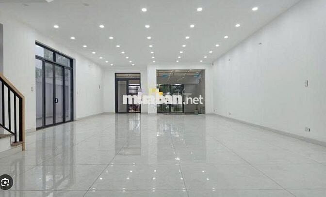 Mặt tiền đường 3 Tháng 2 Ngay vòng Xoay dân chủ Quận 10