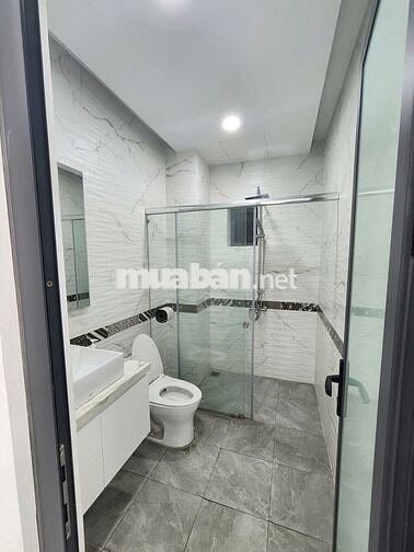 CHO THUỂ TÒA NHÀ LÀM VP/CTY QL 13 CŨ CÓ THANG MÁY