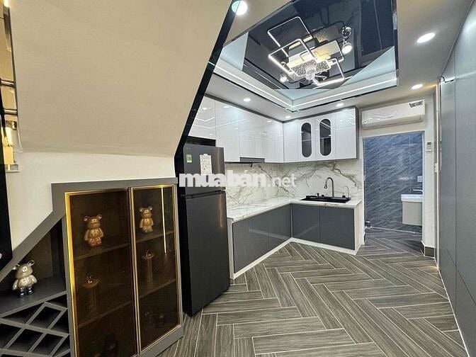 Nhà lầu 4 phòng ngủ hẻm thông, nội thất như hình, đg Lê Văn Lương