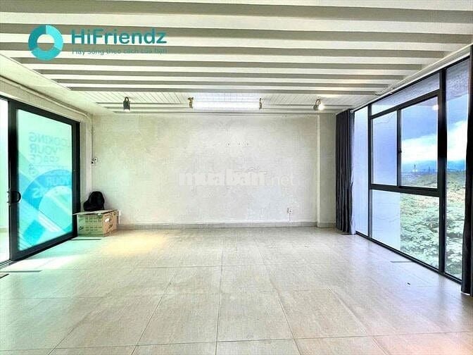 Khai trường phòng mới xây bancol siêu thoáng mát thuận tiện ueh vhu rm