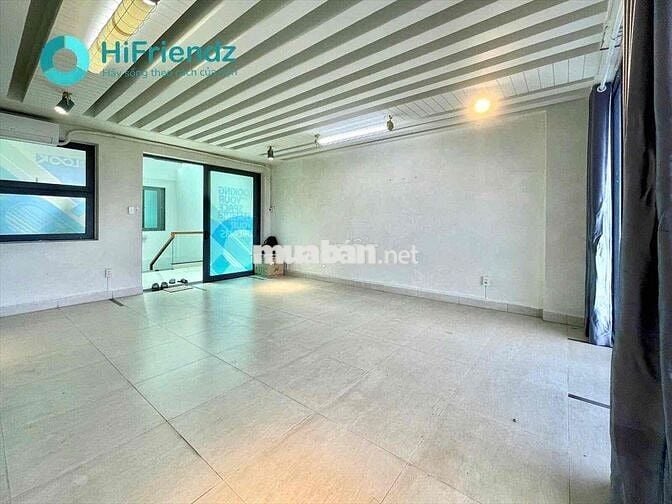 Khai trường phòng mới xây bancol siêu thoáng mát thuận tiện ueh vhu rm