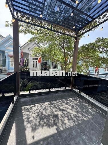 Nhà lầu 4 phòng ngủ hẻm thông, nội thất như hình, đg Lê Văn Lương