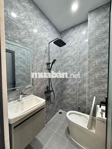 Nhà lầu 4 phòng ngủ hẻm thông, nội thất như hình, đg Lê Văn Lương