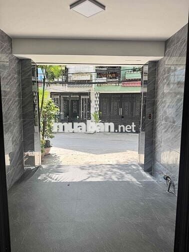 Nhà lầu 4 phòng ngủ hẻm thông, nội thất như hình, đg Lê Văn Lương