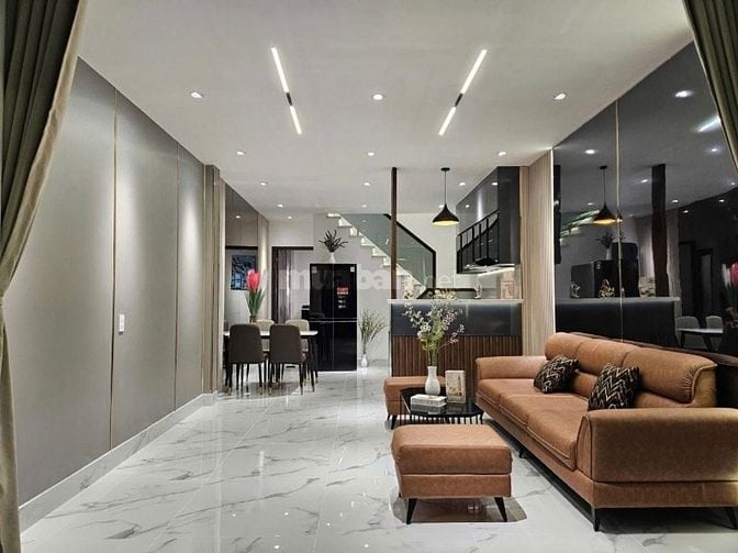 Thanh lý cuối năm nhà Lý Thái Tổ-Quận 10 DT 65m2 giá 1Tỷ990 vào ở ngay