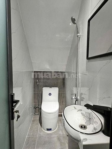 Thanh lý cuối năm nhà Lý Thái Tổ-Quận 10 DT 65m2 giá 1Tỷ990 vào ở ngay