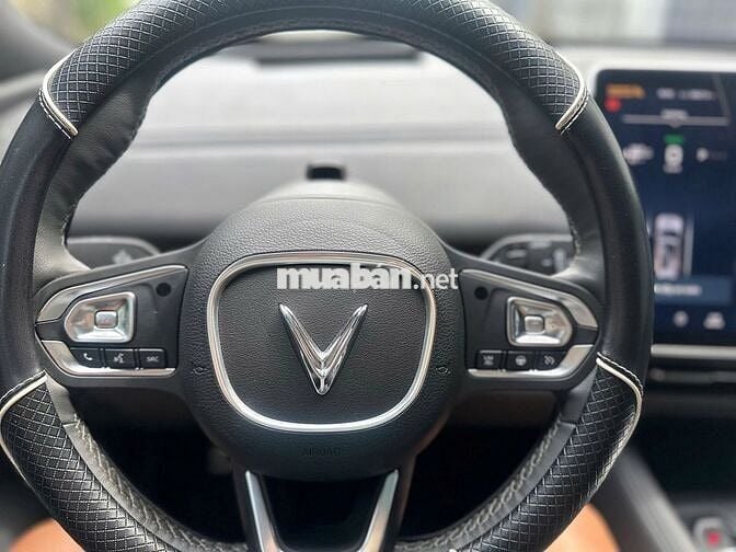 VinFast VF9 Plus 2025 màu đen, mua Pin