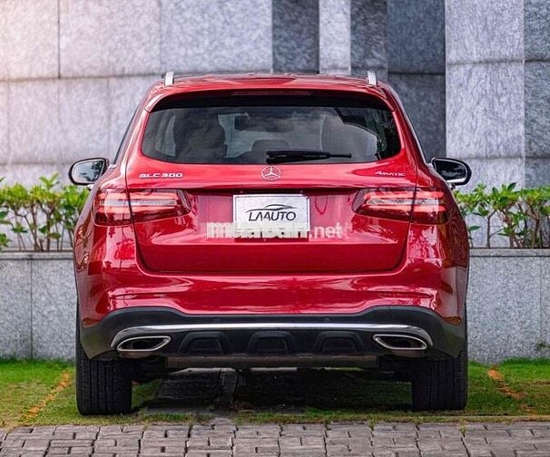Mercedes GLC300 4Matic - Model 2020 - Đỏ/Kem