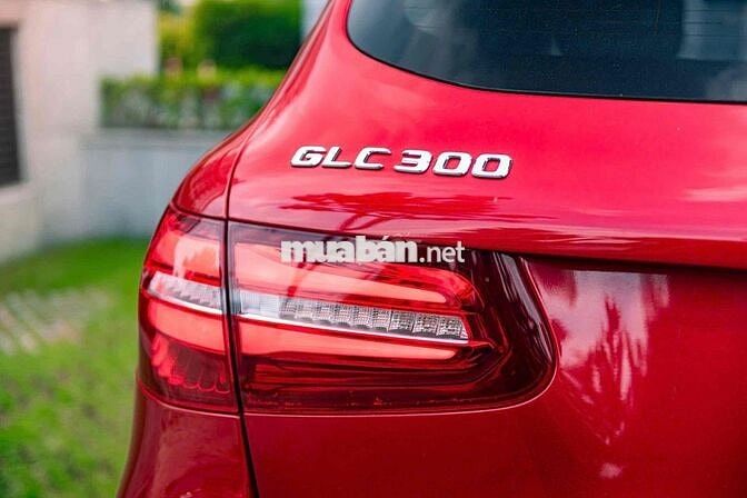 Mercedes GLC300 4Matic - Model 2020 - Đỏ/Kem