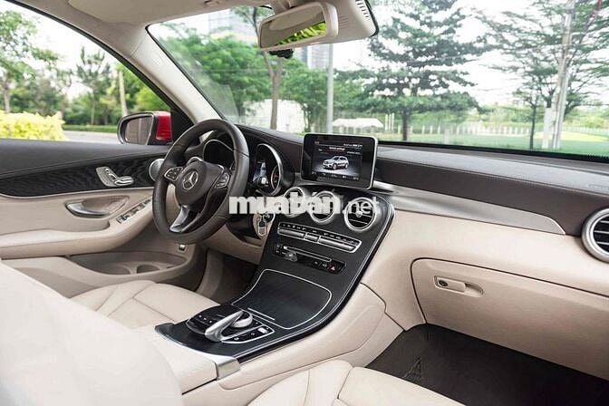 Mercedes GLC300 4Matic - Model 2020 - Đỏ/Kem