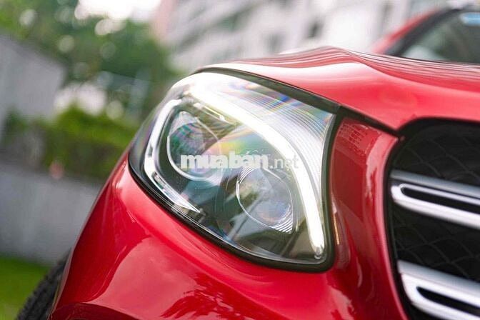 Mercedes GLC300 4Matic - Model 2020 - Đỏ/Kem