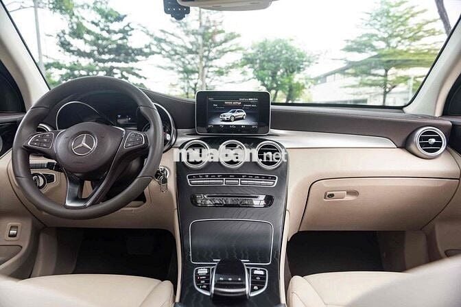 Mercedes GLC300 4Matic - Model 2020 - Đỏ/Kem