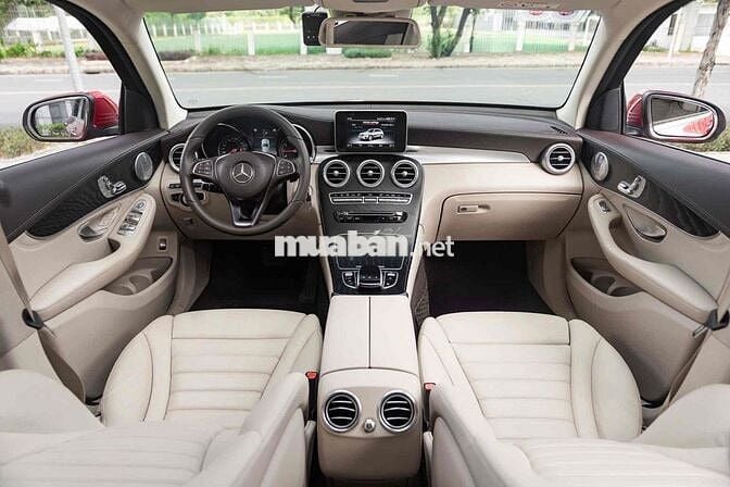 Mercedes GLC300 4Matic - Model 2020 - Đỏ/Kem