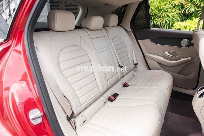 Mercedes GLC300 4Matic - Model 2020 - Đỏ/Kem