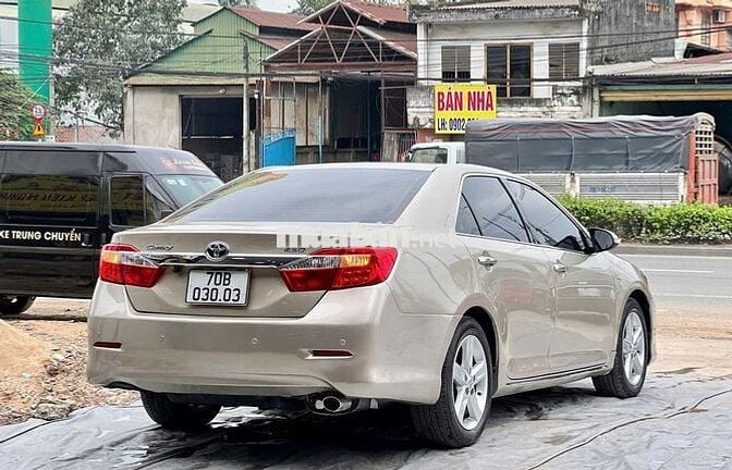 Camry 2.5Q 2014 nội ngoại thất đẹp nét căng