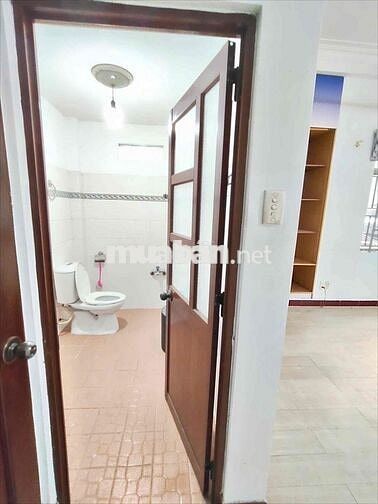 Phòng 20m2 Đường Giải Phóng cách sân bay TSN 2km