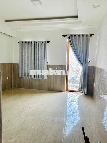 Còn 1 phòng lan can đường số 5 kế bên Đại học luật , Giga mall ,