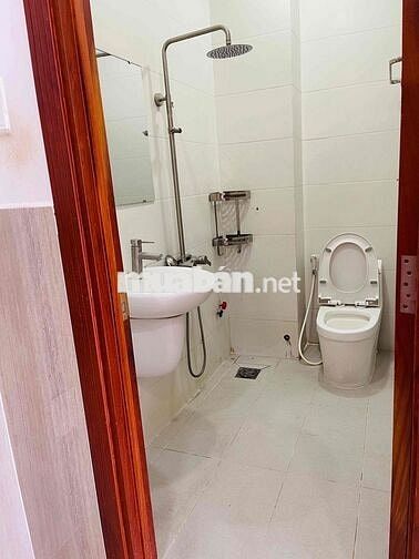 Còn 1 phòng lan can đường số 5 kế bên Đại học luật , Giga mall ,