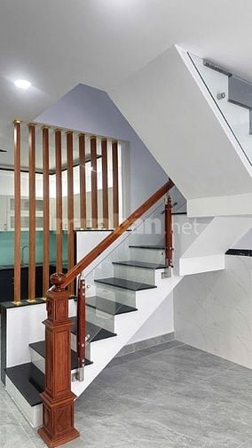 NHÀ BƯNG ÔNG THOÀN NGAY ĐƯỜNG DƯƠNG ĐÌNH HỘI RẼ VÀO 