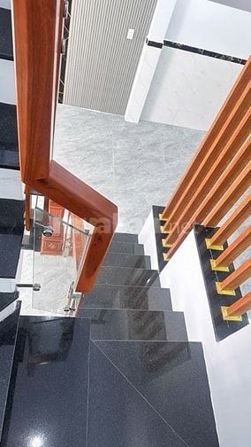 NHÀ BƯNG ÔNG THOÀN NGAY ĐƯỜNG DƯƠNG ĐÌNH HỘI RẼ VÀO 