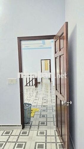 Nhà mặt tiền 100m2 ,3 phòng ngủ. TT Dĩ An