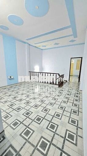 Nhà mặt tiền 100m2 ,3 phòng ngủ. TT Dĩ An