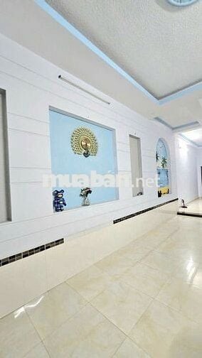 Nhà mặt tiền 100m2 ,3 phòng ngủ. TT Dĩ An