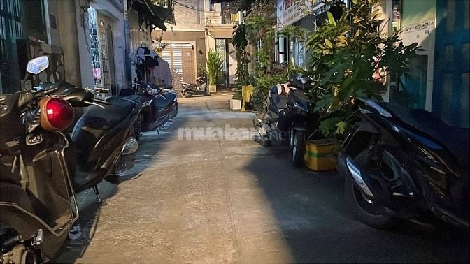 Nhà 1 trệt 1 lửng 33m2 nở hậu hẻm ô tô sát mặt tiền đường gần aeon TP