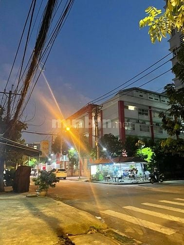 Nhà 1 trệt 1 lửng 33m2 nở hậu hẻm ô tô sát mặt tiền đường gần aeon TP