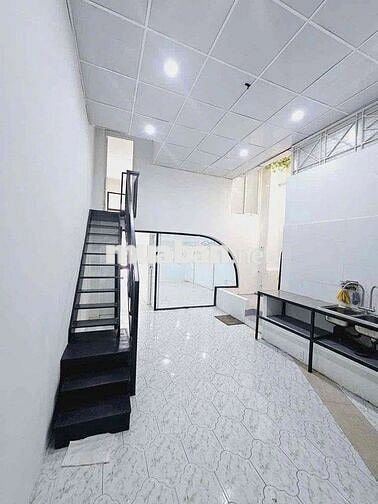 Mb PASTUER Q1. ĐỐI DIỆN SG CENTER, DT 100M2. giá có 20tr