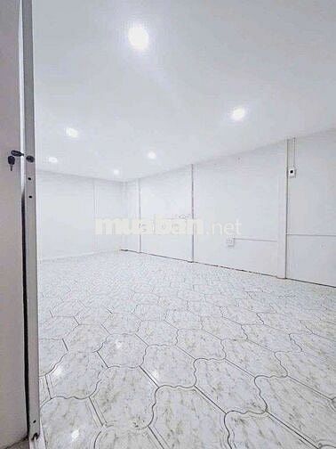 Mb PASTUER Q1. ĐỐI DIỆN SG CENTER, DT 100M2. giá có 20tr