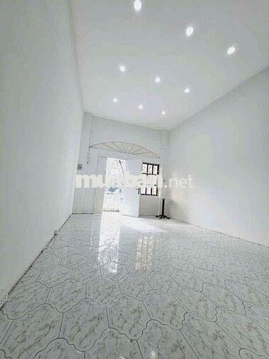 Mb PASTUER Q1. ĐỐI DIỆN SG CENTER, DT 100M2. giá có 20tr