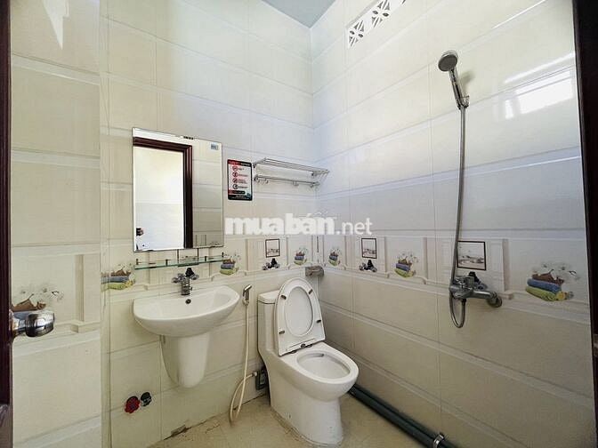 Sau lưng sân bóng Ông Bầu, gần ngã tư 29/3 & Võ Chí Công – Hoà Xuân