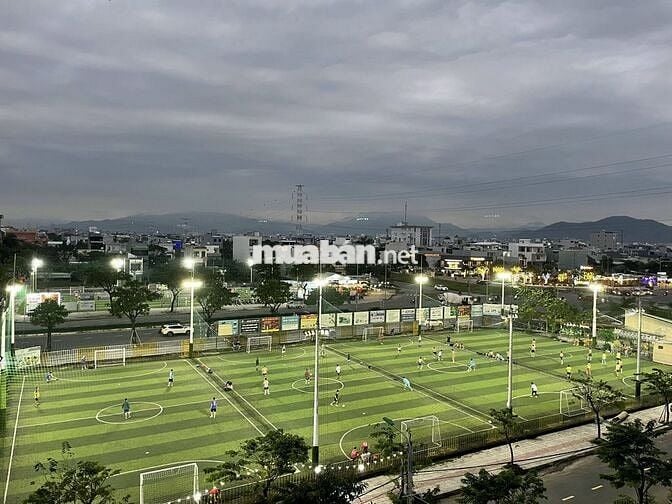 Sau lưng sân bóng Ông Bầu, gần ngã tư 29/3 & Võ Chí Công – Hoà Xuân