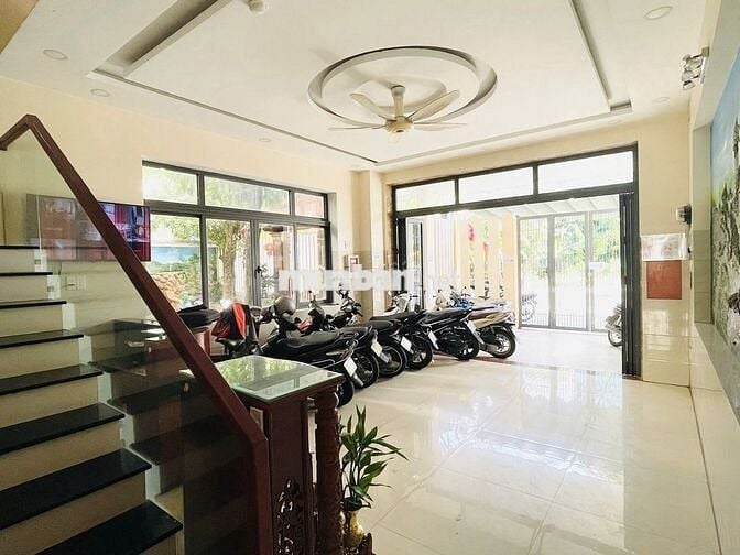 Sau lưng sân bóng Ông Bầu, gần ngã tư 29/3 & Võ Chí Công – Hoà Xuân