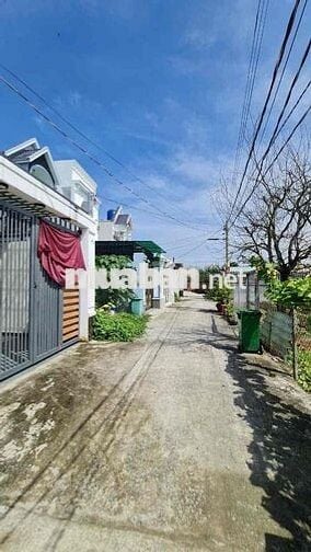 Nhà 1 Lầu 4 x 10m Đường Xe ÔTô , Nội Thất Sổ Hồng Sẵn. Giá 920Tr TL