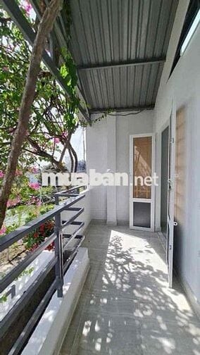 Nhà 1 Lầu 4 x 10m Đường Xe ÔTô , Nội Thất Sổ Hồng Sẵn. Giá 920Tr TL