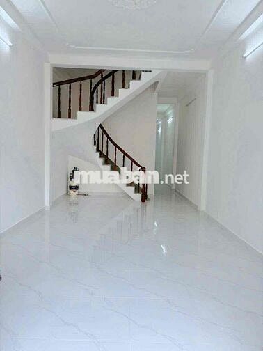 Cho thuê 4 x24-1 lau -4 phong  Giá 8 tr/1 tháng  Cọc 1 tháng  Lh 09382