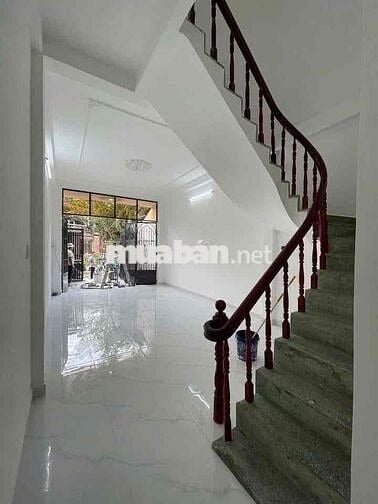 Cho thuê 4 x24-1 lau -4 phong  Giá 8 tr/1 tháng  Cọc 1 tháng  Lh 09382