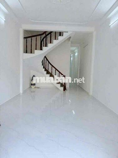 Cho thuê 4 x24-1 lau -4 phong  Giá 8 tr/1 tháng  Cọc 1 tháng  Lh 09382