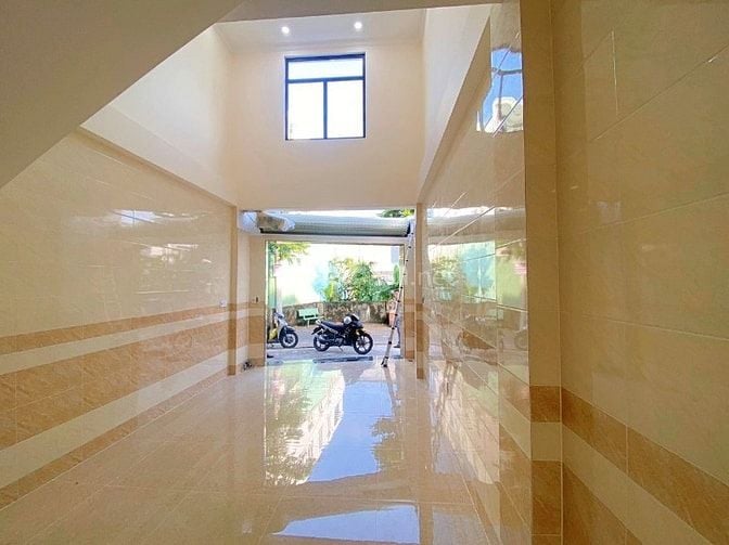 CHỦ NGỘP BÁN GẤP NHÀ MỚI XÂY CÁCH SÔNG SG 200M, SỔ RIÊNG ĐƯỜNG 12M 