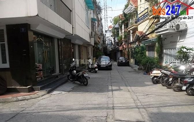 Nhà 4,5 tầng ngõ oto 167 Hào Nam, oto vào nhà, 4 ngủ, sát ga Cát Linh