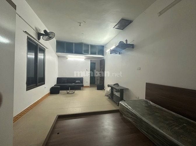 Cho thuê căn hộ tập thể tầng 3 Vilacera, ngõ 12 thạch bàn . Giá 3,5tr